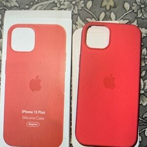 Apple iPhone 15 Plus MagSafe Case - Vibrant Red